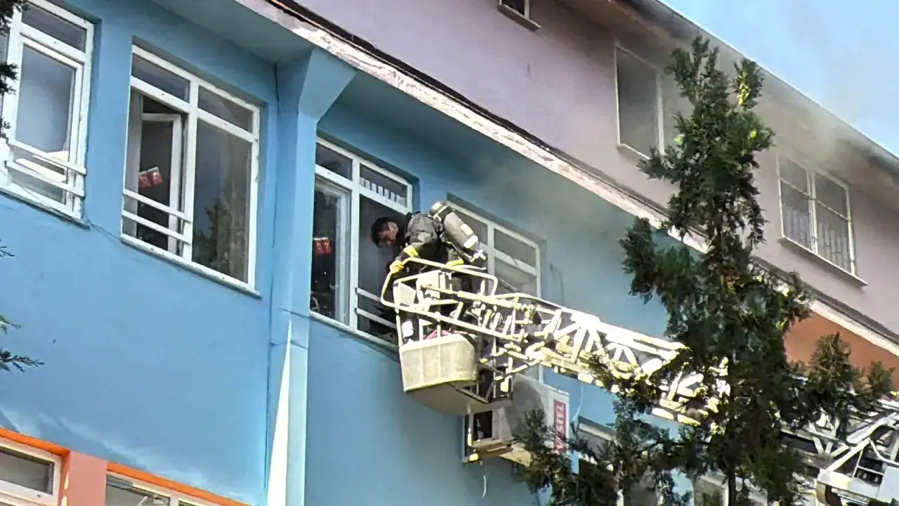 Alanya’da İlkokul Sınıfında Yangın Çıktı! 9